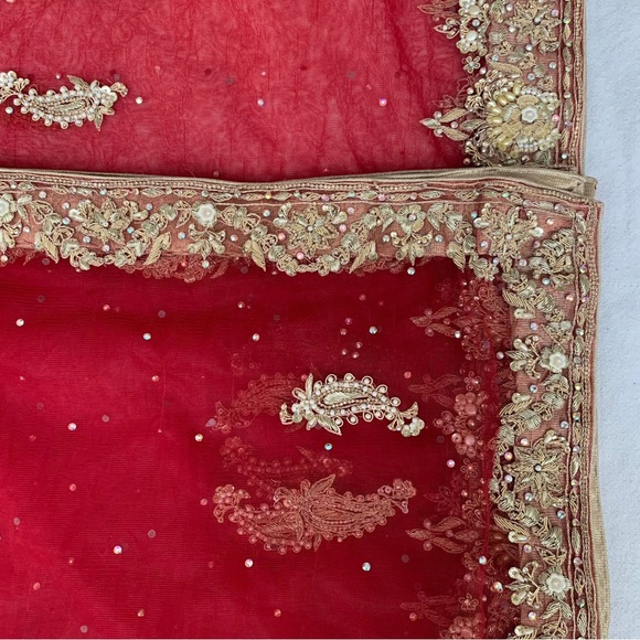 Traditional Pakistani Indian bridal lehenga in red - Picture 16 of 16